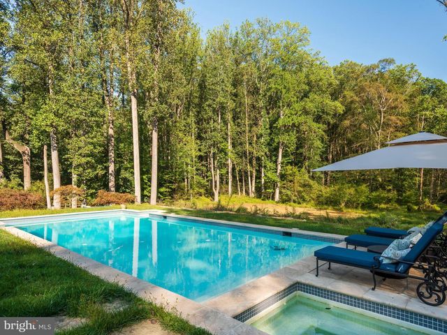 948 DROVERS LN, Chester Springs, PA 19425