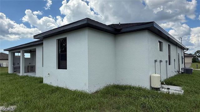 1622 NW 18th TER, Cape Coral, FL 33993