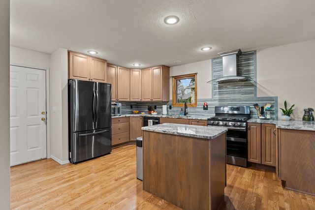 4715 S Elizabeth Avenue, Springfield, MO 65810