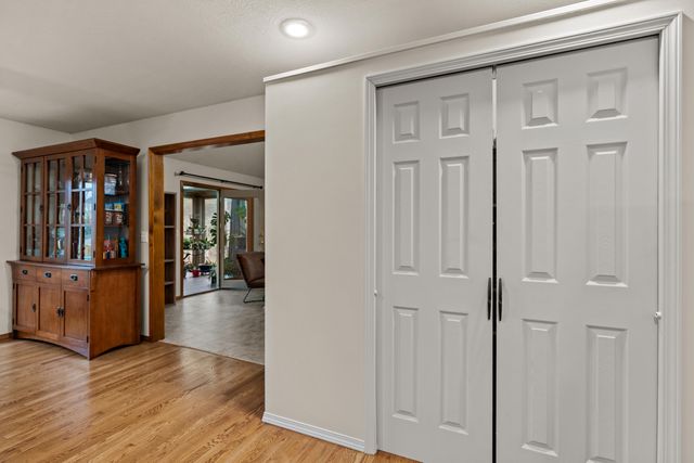 4715 S Elizabeth Avenue, Springfield, MO 65810