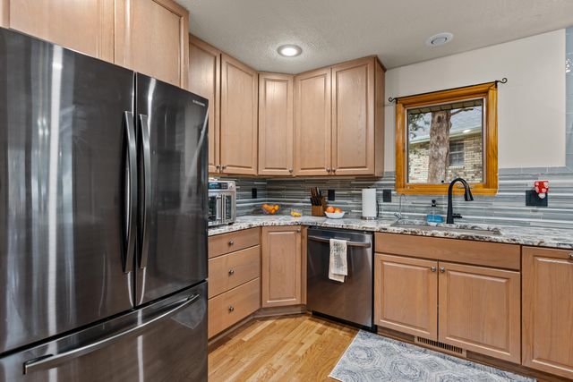 4715 S Elizabeth Avenue, Springfield, MO 65810