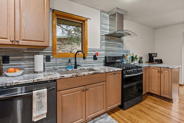 4715 S Elizabeth Avenue, Springfield, MO 65810