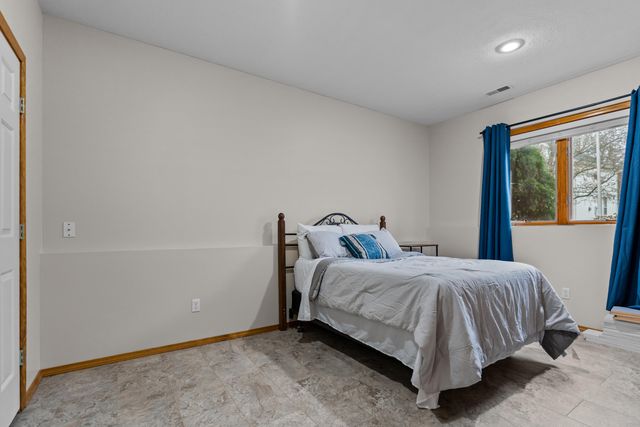 4715 S Elizabeth Avenue, Springfield, MO 65810