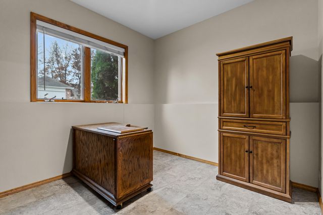 4715 S Elizabeth Avenue, Springfield, MO 65810