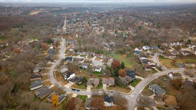 4715 S Elizabeth Avenue, Springfield, MO 65810