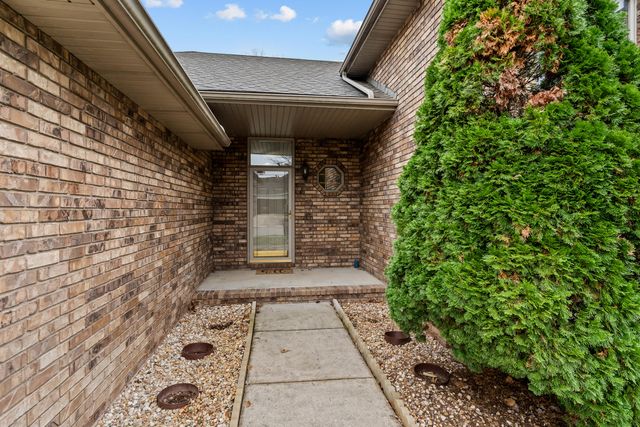 4715 S Elizabeth Avenue, Springfield, MO 65810