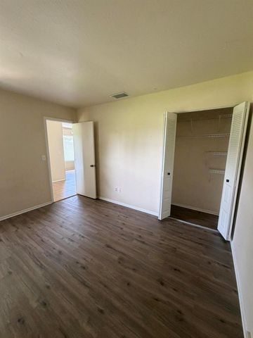 1720 SE Linpark Court, Port St. Lucie, FL 34952