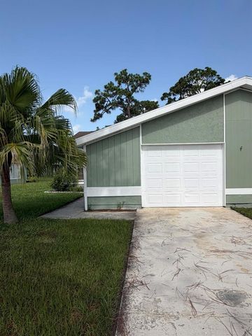 1720 SE Linpark Court, Port St. Lucie, FL 34952