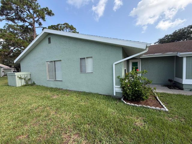 1720 SE Linpark Court, Port St. Lucie, FL 34952