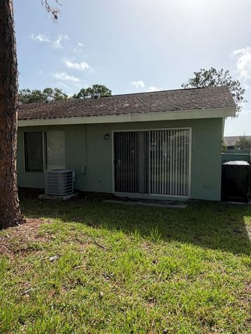1720 SE Linpark Court, Port St. Lucie, FL 34952