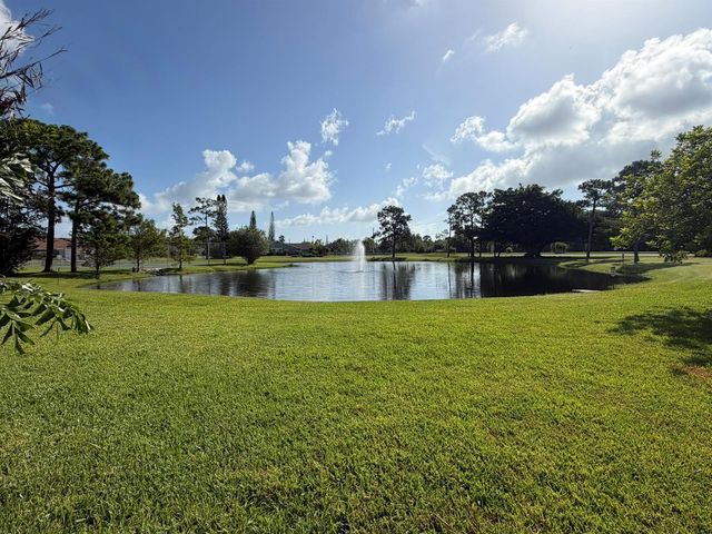 1720 SE Linpark Court, Port St. Lucie, FL 34952