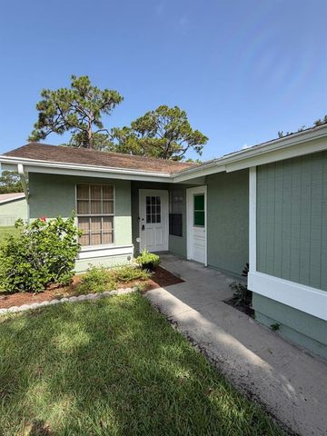 1720 SE Linpark Court, Port St. Lucie, FL 34952