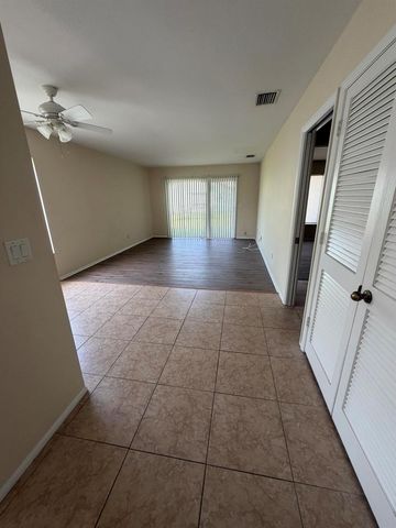 1720 SE Linpark Court, Port St. Lucie, FL 34952