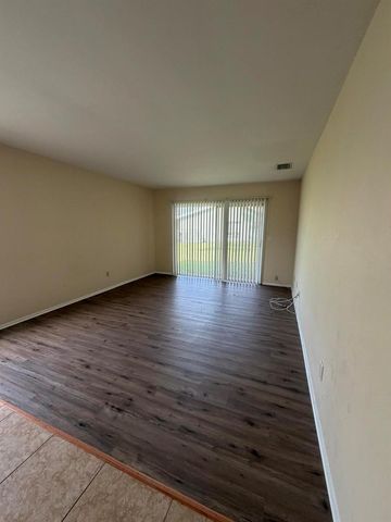 1720 SE Linpark Court, Port St. Lucie, FL 34952