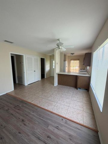 1720 SE Linpark Court, Port St. Lucie, FL 34952