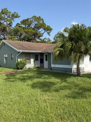 1720 SE Linpark Court, Port St. Lucie, FL 34952