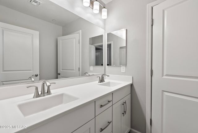 14241 E Hub Drive, Vail, AZ 85641