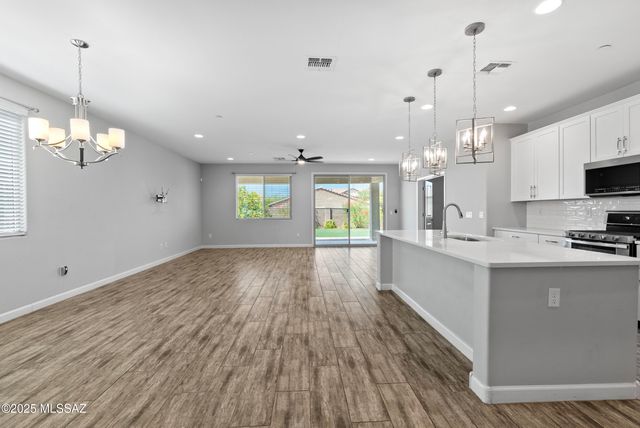 14241 E Hub Drive, Vail, AZ 85641