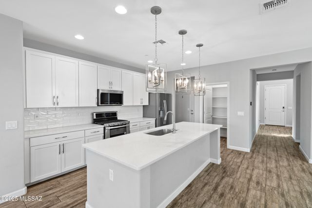 14241 E Hub Drive, Vail, AZ 85641