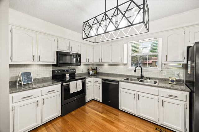 3571 Southmeade Dr, Cookeville, TN 38506
