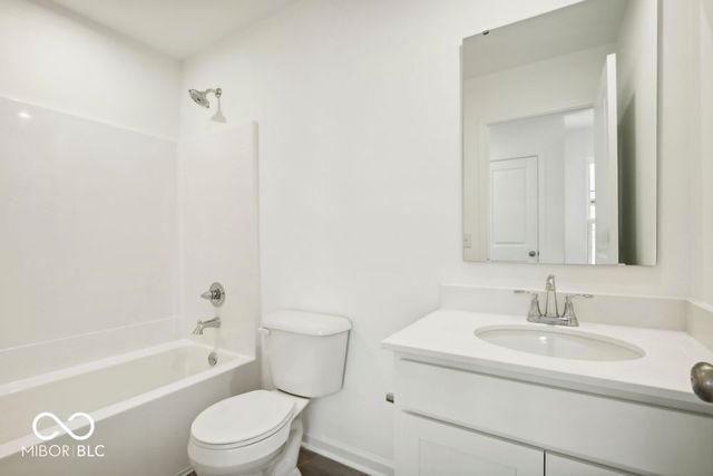 15977 Tharp Woods Drive, Fishers, IN 46037