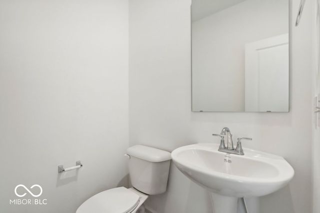 15977 Tharp Woods Drive, Fishers, IN 46037
