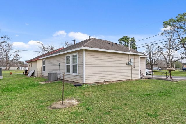3004 Avenue D, Bay City, TX 77414