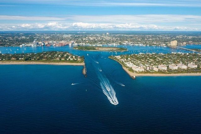 220 Lake Shore Drive 1111, Lake Park, FL 33403
