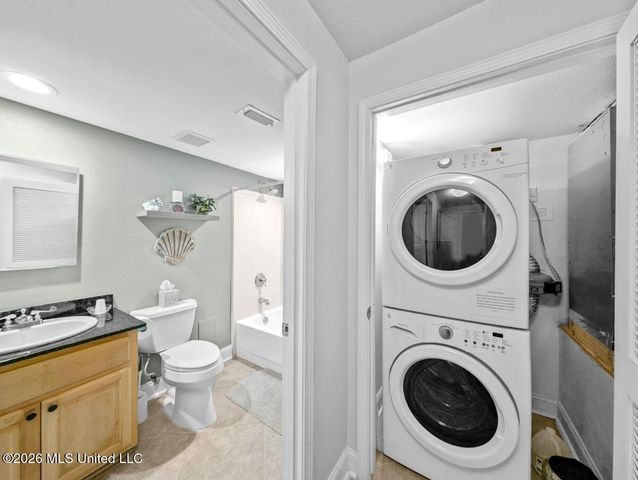 2046 Beach Boulevard, 121, Biloxi, MS 39531
