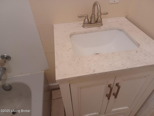 1421 Hazel St, Louisville, KY 40211