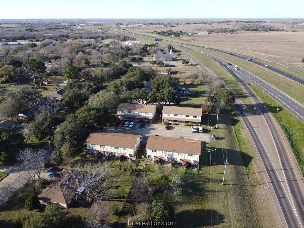 300 Ivy Street, Navasota, TX 77868 — exterior