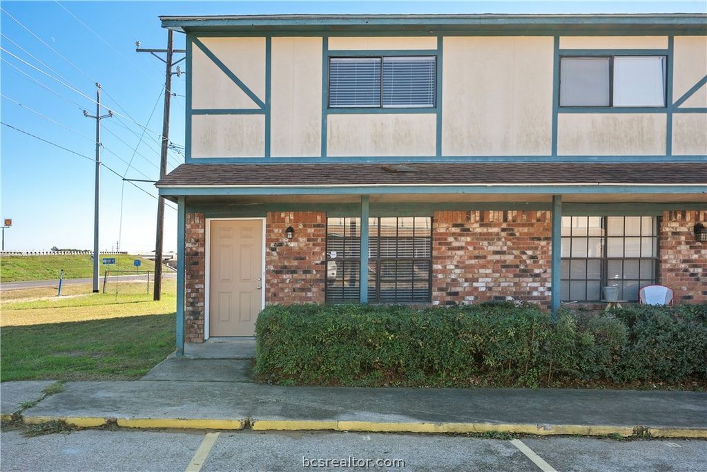 300 Ivy Street, Navasota, TX 77868 — photo 4