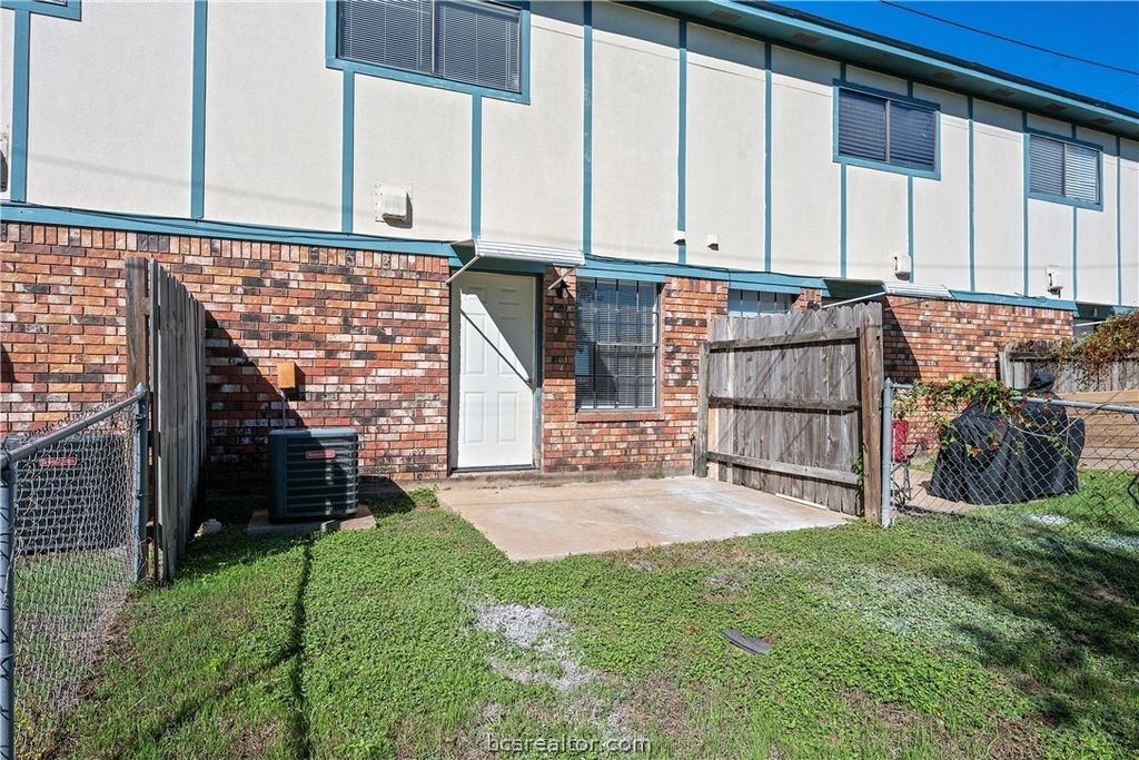 300 Ivy Street, Navasota, TX 77868 — photo 5