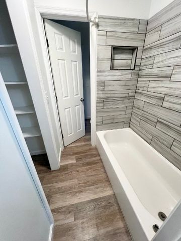 213 Oak Grove Dr, Nashville, TN 37217