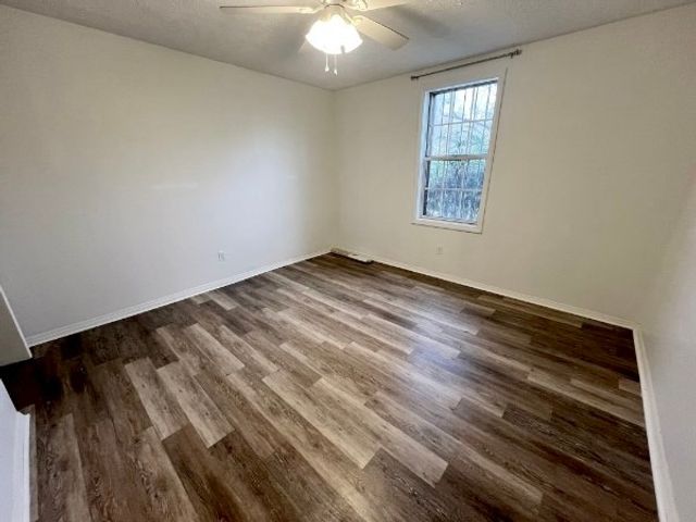 213 Oak Grove Dr, Nashville, TN 37217