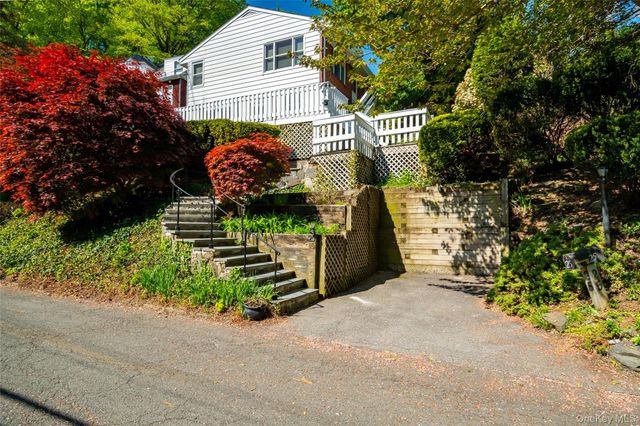 25 Hillside Avenue, Valhalla, NY 10595