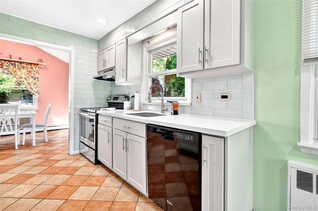 25 Hillside Avenue, Valhalla, NY 10595