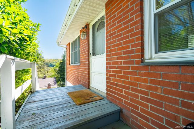 25 Hillside Avenue, Valhalla, NY 10595