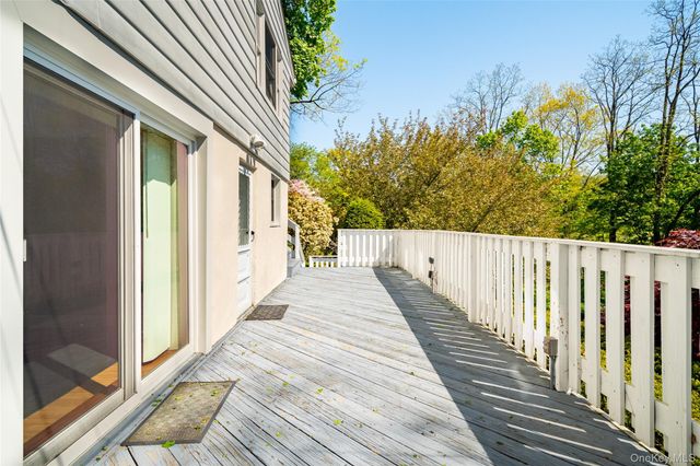 25 Hillside Avenue, Valhalla, NY 10595