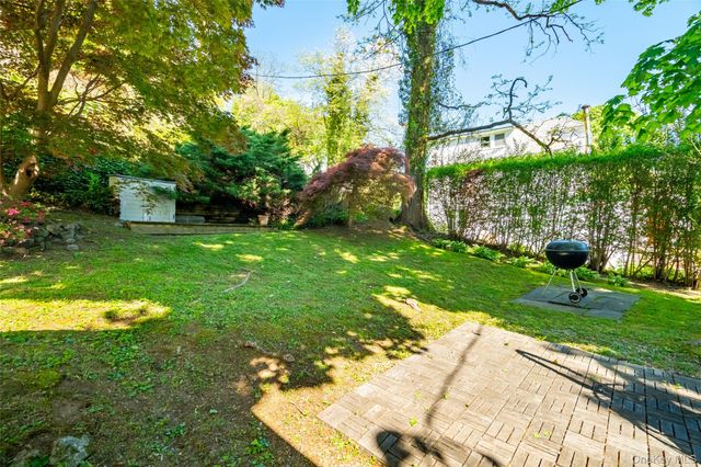 25 Hillside Avenue, Valhalla, NY 10595