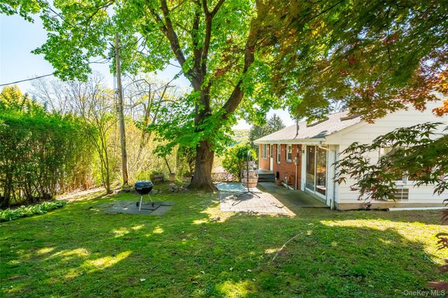 25 Hillside Avenue, Valhalla, NY 10595