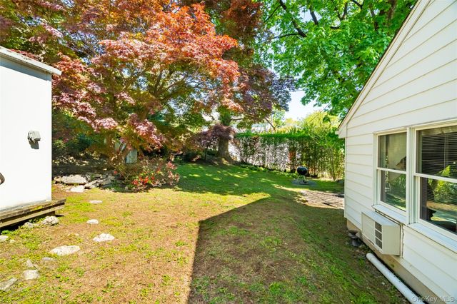 25 Hillside Avenue, Valhalla, NY 10595