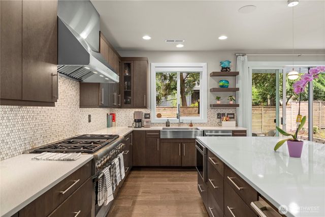 10351 SE 8th Street, Bellevue, WA 98004