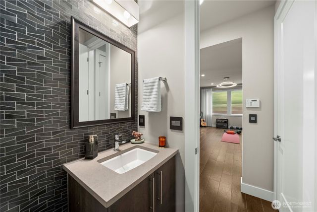 10351 SE 8th Street, Bellevue, WA 98004