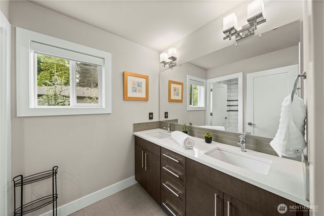 10351 SE 8th Street, Bellevue, WA 98004