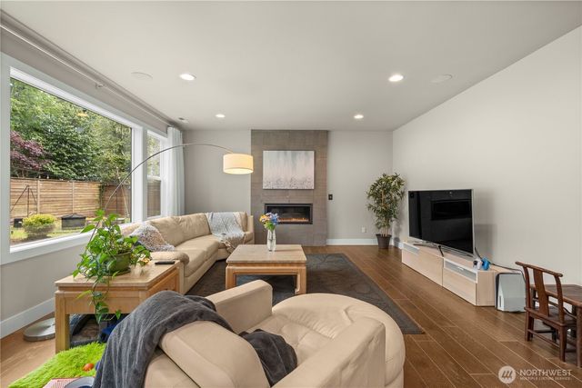10351 SE 8th Street, Bellevue, WA 98004