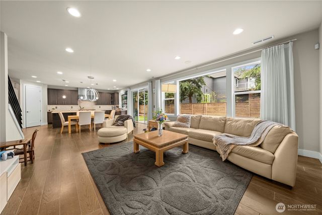 10351 SE 8th Street, Bellevue, WA 98004