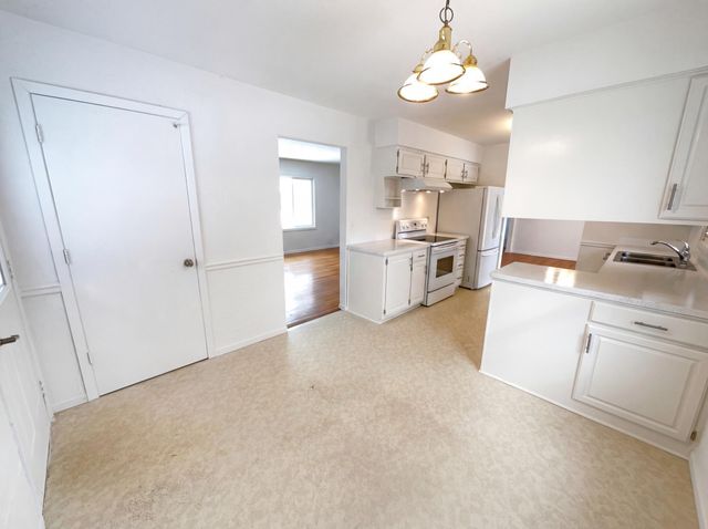 200 Oak Park Drive NE, Blaine, MN 55434