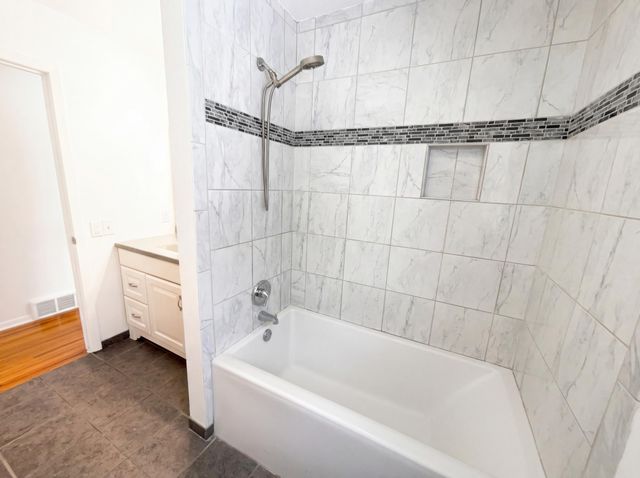 200 Oak Park Drive NE, Blaine, MN 55434