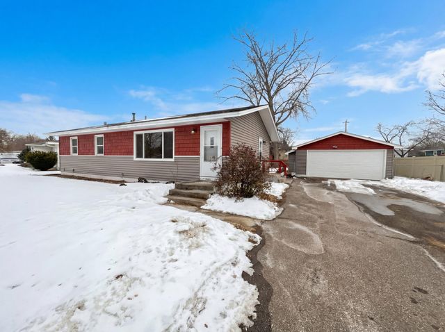 200 Oak Park Drive NE, Blaine, MN 55434